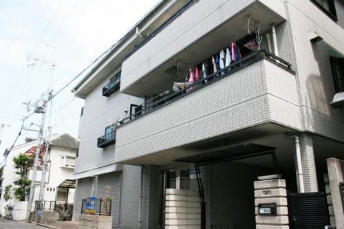 閑静な立地・羽衣商店街すぐそば!